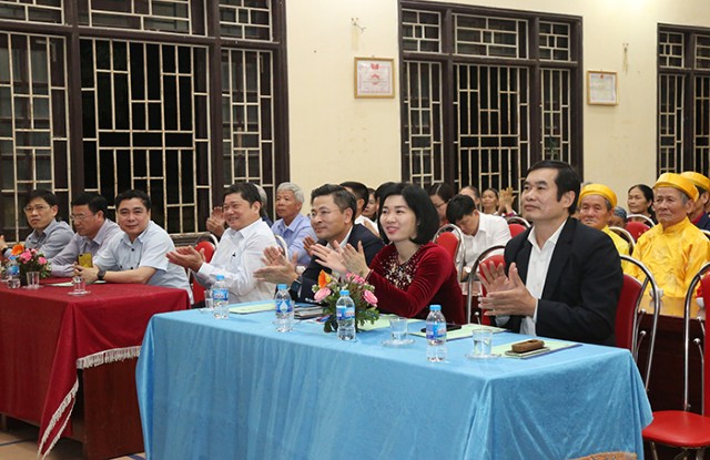 Phó Chủ tịch Phùng Thị Hồng Hà dự Ngày hội Đại đoàn kết toàn dân tộc tại thôn Phí Trạch, huyện Ứng Hòa